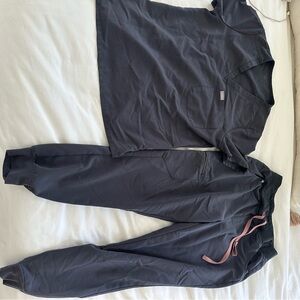 Figs Women’s Charcoal Jogger Pants and Top